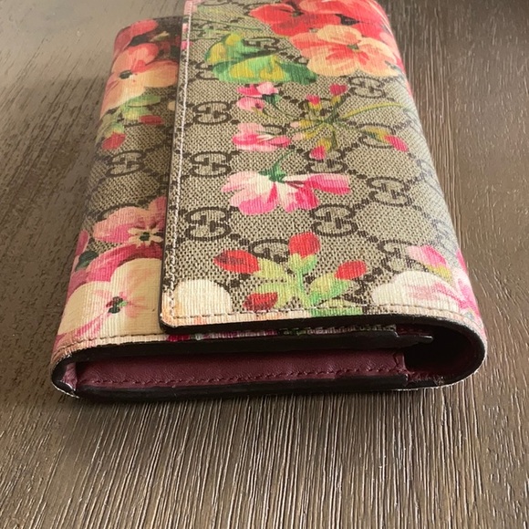 Gucci Blooms Print Continental Wallet - Picture 9 of 11